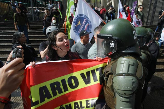 Santiago, October 1, 2026—The Chilean Student Confederation and social organizations are calling for a national strike in Santiago and other regions, demanding funding for public education as part of the debate on the 2027 Budget Bill. Jonnathan Oyarzun Aton Chile, Santiago, Chile Aton 1195814  Copyright: JONNATHANxOYARZUN ATONxCHILE