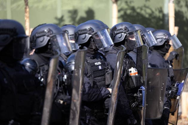High school blockade in Seine-Saint-Denis Clash between (CRS) Republican Security Corps and Student in front of Le Corbusier secondary school in Aubervilliers, North of Paris, on October 1, 2026 as they continue their protest to demand the hiring of substitute teachers, increased resources, and decent learning conditions. Photo by Raphael Lafargue ABACAPRESS.COM Aubervilliers France  Copyright: xLafarguexRaphael ABACAx