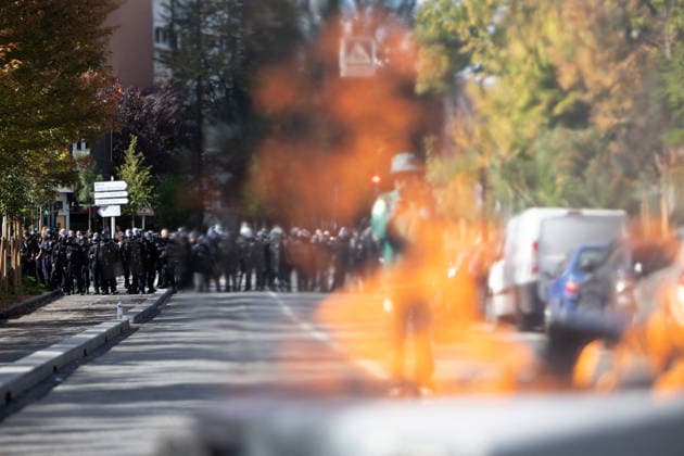 High school blockade in Seine-Saint-Denis Fire involving trash bins and bicycles. Clash between (CRS) Republican Security Corps and Student in front of Le Corbusier secondary school in Aubervilliers, North of Paris, on October 1, 2026 as they continue their protest to demand the hiring of substitute teachers, increased resources, and decent learning conditions. Photo by Raphael Lafargue ABACAPRESS.COM Aubervilliers France  Copyright: xLafarguexRaphael ABACAx