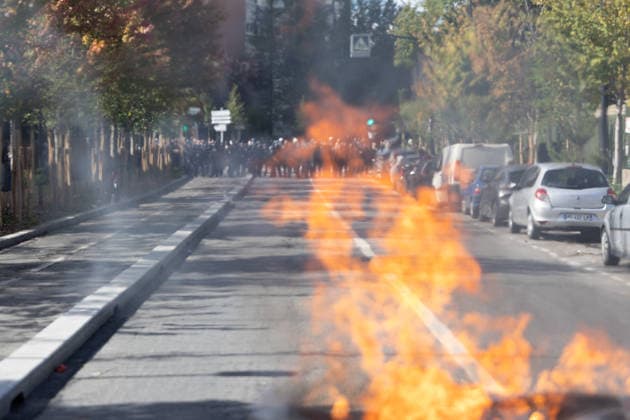High school blockade in Seine-Saint-Denis Fire involving trash bins and bicycles. Clash between (CRS) Republican Security Corps and Student in front of Le Corbusier secondary school in Aubervilliers, North of Paris, on October 1, 2026 as they continue their protest to demand the hiring of substitute teachers, increased resources, and decent learning conditions. Photo by Raphael Lafargue ABACAPRESS.COM Aubervilliers France  Copyright: xLafarguexRaphael ABACAx
