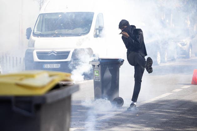 High school blockade in Seine-Saint-Denis Clash between (CRS) Republican Security Corps and Student in front of Le Corbusier secondary school in Aubervilliers, North of Paris, on October 1, 2026 as they continue their protest to demand the hiring of substitute teachers, increased resources, and decent learning conditions. Photo by Raphael Lafargue ABACAPRESS.COM Aubervilliers France  Copyright: xLafarguexRaphael ABACAx