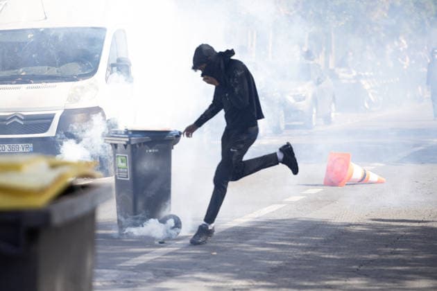 High school blockade in Seine-Saint-Denis Clash between (CRS) Republican Security Corps and Student in front of Le Corbusier secondary school in Aubervilliers, North of Paris, on October 1, 2026 as they continue their protest to demand the hiring of substitute teachers, increased resources, and decent learning conditions. Photo by Raphael Lafargue ABACAPRESS.COM Aubervilliers France  Copyright: xLafarguexRaphael ABACAx