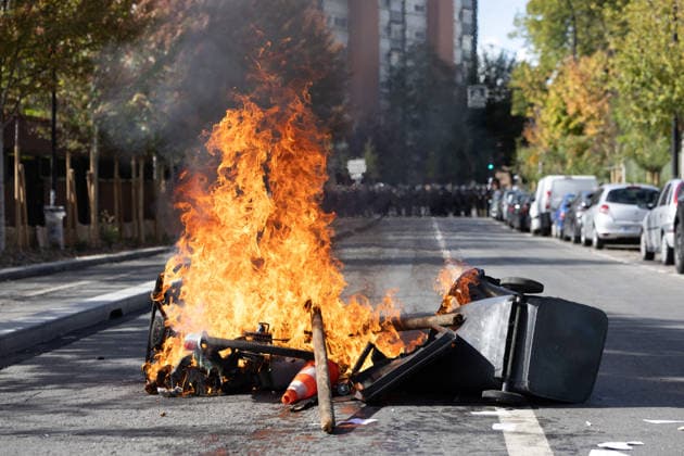 High school blockade in Seine-Saint-Denis Fire involving trash bins and bicycles. Clash between (CRS) Republican Security Corps and Student in front of Le Corbusier secondary school in Aubervilliers, North of Paris, on October 1, 2026 as they continue their protest to demand the hiring of substitute teachers, increased resources, and decent learning conditions. Photo by Raphael Lafargue ABACAPRESS.COM Aubervilliers France  Copyright: xLafarguexRaphael ABACAx