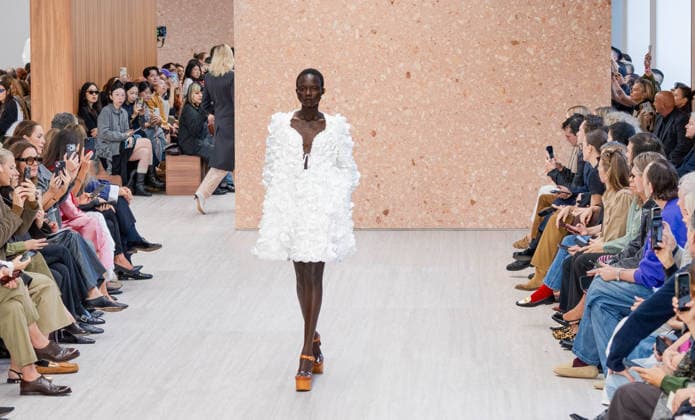 Paris Fashion Week: CHLOÉ Women s Spring Summer 2027 Collection, October 1, 2026, photographed by Sylvie Lefort, MAXPPP 01 10 2026 @Sylvie Lefort Photography MAXPPP 10 01 26 Models showcase designs from the CHLOE Women’s Spring Summer 2027 collection during Paris Fashion Week in Paris, France, October 1, 2026. The women’s collections were presented from September 28 to October 6, 26  Copyright: xmaxpppxsylviexlefortxphotographyx LFR202610019500 LFR202610019500