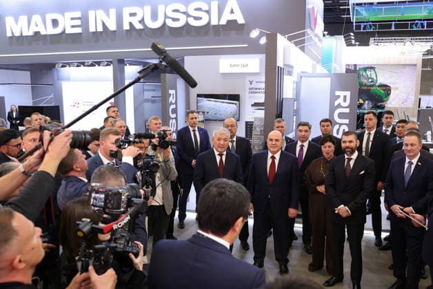 BELARUS, MINSK - OCTOBER 1, 2026: Russia s Prime Minister Mikhail Mishustin (3rd R front) attends the INNOPROM Belarus 2026 International Industrial Exhibition at BELEXPO Minsk Belarus  - ZUMAt113 20261001_zaa_t113_286 Copyright: xAlexanderxRyuminx