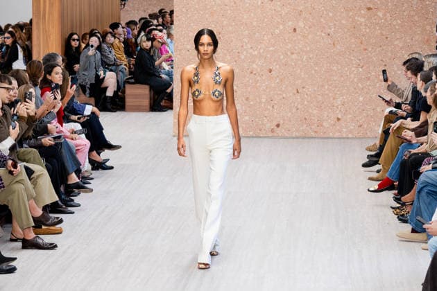 RECORD DATE NOT STATED Paris Fashion Week: CHLOÉ Women s Spring Summer 2027 Collection, October 1, 2026; Photography by Sylvie Lefort; MAXPPP 01 10 2026 @Sylvie Lefort Photography MAXPPP 10 01 26 Models showcase designs from the CHLOE Women’s Spring Summer 2027 collection during Paris Fashion Week in Paris, France, October 1, 2026. The women’s collections were presented from September 28 to October 6, 26  Copyright: xmaxpppxsylviexlefortxphotographyx LFR202610019485 LFR202610019485