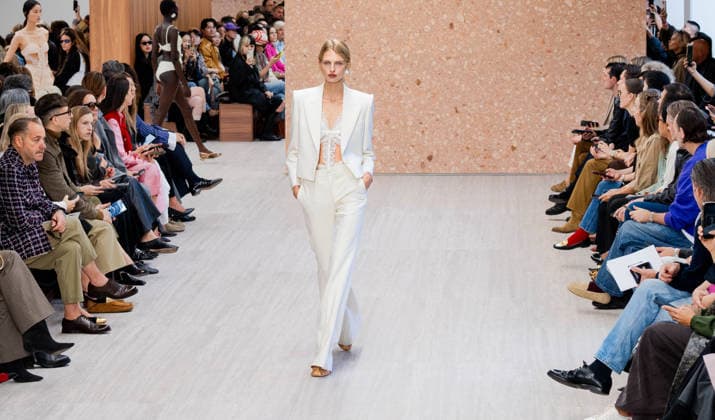 Paris Fashion Week: CHLOÉ Women s Spring Summer 2027 Collection, October 1, 2026; Photography by Sylvie Lefort; MAXPPP 01 10 2026 @Sylvie Lefort Photography MAXPPP 10 01 26 Models showcase designs from the CHLOE Women’s Spring Summer 2027 collection during Paris Fashion Week in Paris, France, October 1, 2026. The women’s collections were presented from September 28 to October 6, 26  Copyright: xmaxpppxsylviexlefortxphotographyx LFR202610019566 LFR202610019566