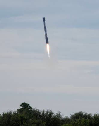The solid rocket booster of the SpaceX Falcon 9 returns to LC-40 after launching NASA s Crew-13 Mission Space X Falcon 9 from Launch Complex LC-40 at Cape Canaveral, Florida to the International Space Station on Thursday, October 1, 2026. Aboard the Dragon Spacecraft are Astronaut Jessica Watkins, commander, Astronaut Luke Delaney,pilot, and Mission Specialists Joshua Kutryk of the Canadian Space Agency and Sergey Teteryatnikov of Roscosmos KSC2026100157 PATxBENIC