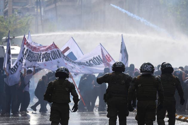 Santiago, October 1, 2026. The Chilean Student Confederation and social organizations are calling for a national strike in Santiago and other regions, demanding funding for public education as part of the debate on the 2027 Budget Bill. Jonnathan Oyarzun Aton Chile, Santiago, Chile Aton 1195861  Copyright: JONNATHANxOYARZUN ATONxCHILE