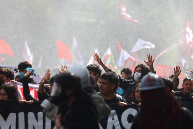 Santiago, October 1, 2026—The Chilean Student Confederation and social organizations are calling for a national strike in Santiago and throughout the regions, demanding funding for public education as part of the debate on the 2027 Budget Bill. Jonnathan Oyarzun Aton Chile, Santiago, Chile Aton 1195863  Copyright: JONNATHANxOYARZUN ATONxCHILE