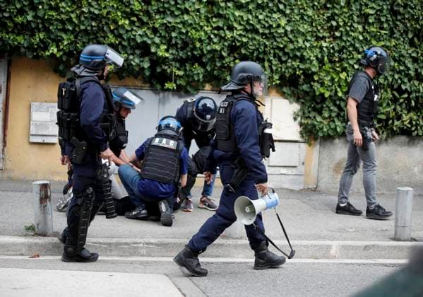 High School Blockades PHOTOPQR NICE MATIN Dylan Meiffret Nice October 1, 2026 Third day of blockades at high schools in Nice HERE near the Mélinée and Missak Manouchian high schools Blockades, clashes, fires High school student protests are intensifying in several French cities Nice, France Copyright: xPHOTOPQR NICExMATIN MAXPPPxDylanxMeiffretx 20261001NIM9325 20261001NIM9325