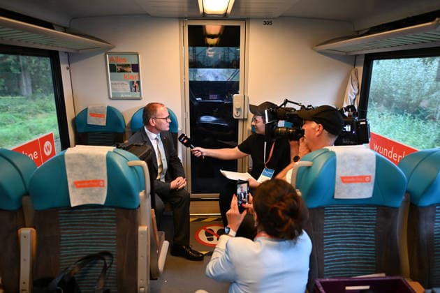 Leer-Groningen Rail Line: Wunderline Begins Service; Lower Saxony’s Transportation Minister Grant Henrik Tonne Holds Discussions on the Train. For more than ten years, the cross-border train service between Leer in East Frisia and Groningen in the Netherlands had been suspended. Weener, Lower Saxony, Germany Copyright: xdiebildwerftx