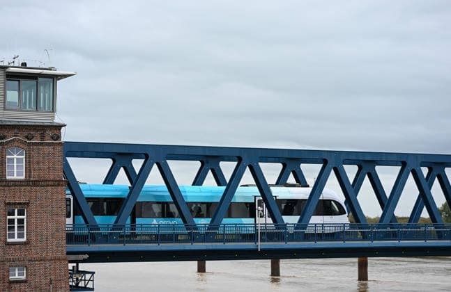 Leer-Groningen Rail Line: Wunderline Begins Service The Arriva train crosses the Friesen Bridge in Weener. For more than ten years, the cross-border rail connection between Leer in East Frisia and Groningen in the Netherlands had been suspended. Weener, Lower Saxony, Germany Copyright: xdiebildwerftx