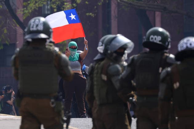 Santiago, October 1, 2026. The Chilean Student Confederation and social organizations are calling for a national strike in Santiago and other regions, demanding resources for public education as part of the debate on the 2027 Budget Bill. Jonnathan Oyarzun Aton Chile, Santiago, Chile Aton 1195877  Copyright: JONNATHANxOYARZUN ATONxCHILE