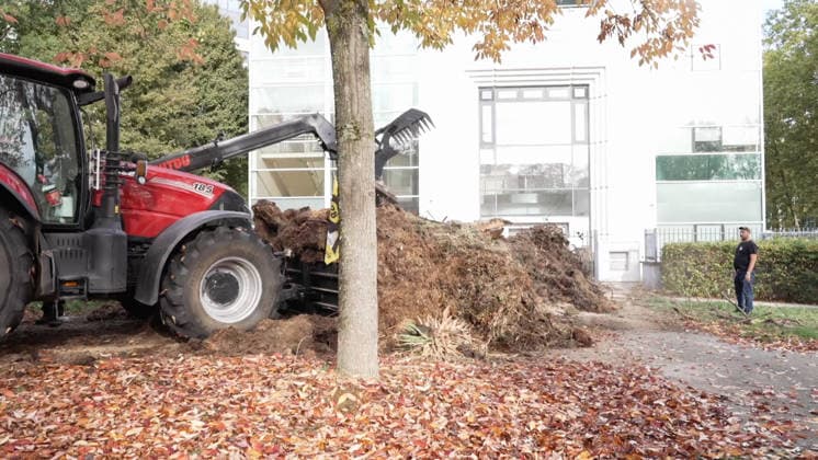 Farmers Are Protesting Outside a Tax Office - Guyancourt Videograbs - Several metric tons of agricultural waste dumped in front of the tax office by farmers protesting soaring fuel prices, with the building s facade doused with liquid, in Guyancourt, France, on October 1, 2026. The action is led by the Coordination Rurale union, which is demanding measures to lower the price of agricultural fuel and has announced plans to escalate its protests. Photo by CLPRESS ABACAPRESS.COM Guyancourt France Copyright: xCLPRESS ABACAx