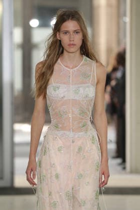 PFW - Cecile Bahnsen Runway A model walks the runway during the Cecilie Bahnsen Womenswear Spring Summer 2027 show as part of Paris Fashion Week on October 1, 2026 in Paris, France. Photo by Alain-Gil Gonzalez ABACAPRESS.COM Paris France  Copyright: xGonzalezxAlain-Gil ABACAx