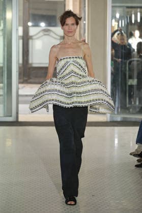 PFW - Cecile Bahnsen Runway A model walks the runway during the Cecilie Bahnsen Womenswear Spring Summer 2027 show as part of Paris Fashion Week on October 1, 2026 in Paris, France. Photo by Alain-Gil Gonzalez ABACAPRESS.COM Paris France  Copyright: xGonzalezxAlain-Gil ABACAx