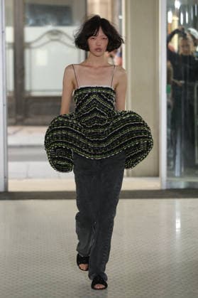 PFW - Cecile Bahnsen Runway A model walks the runway during the Cecilie Bahnsen Womenswear Spring Summer 2027 show as part of Paris Fashion Week on October 1, 2026 in Paris, France. Photo by Alain-Gil Gonzalez ABACAPRESS.COM Paris France  Copyright: xGonzalezxAlain-Gil ABACAx