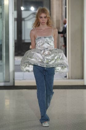 PFW - Cecile Bahnsen Runway A model walks the runway during the Cecilie Bahnsen Womenswear Spring Summer 2027 show as part of Paris Fashion Week on October 1, 2026 in Paris, France. Photo by Alain-Gil Gonzalez ABACAPRESS.COM Paris France  Copyright: xGonzalezxAlain-Gil ABACAx