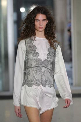 PFW - Cecile Bahnsen Runway A model walks the runway during the Cecilie Bahnsen Womenswear Spring Summer 2027 show as part of Paris Fashion Week on October 1, 2026 in Paris, France. Photo by Alain-Gil Gonzalez ABACAPRESS.COM Paris France  Copyright: xGonzalezxAlain-Gil ABACAx