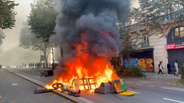 Student Protest - Paris Videograbs - Students are taking part in a blockade outside the Voltaire High School in Paris’s 11th arrondissement on October 1, 2026. As part of a wave of protests that began last week in the Paris region and has spread across the country, high school students have blocked access to their schools to protest overcrowded classrooms, a shortage of teachers, and overly demanding school schedules. Photo by CLPRESS ABACAPRESS.COM Paris France  Copyright: xCLPRESS ABACAx