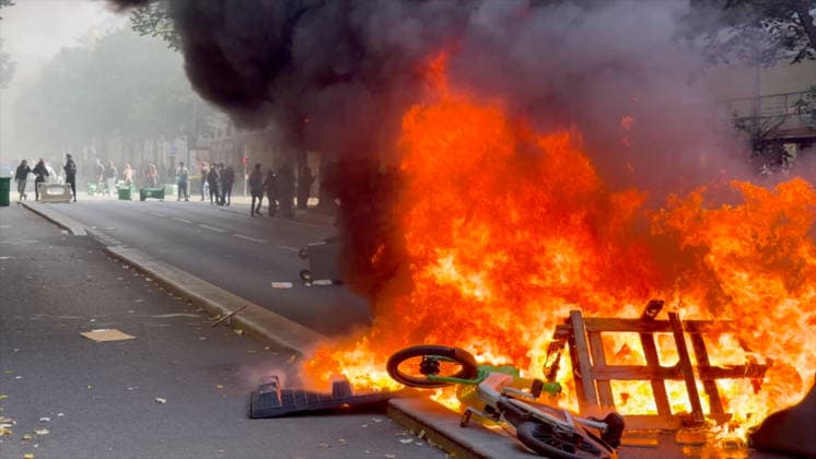 Student Protest - Paris Videograbs - Students are taking part in a blockade outside the Voltaire High School in Paris’s 11th arrondissement on October 1, 2026. As part of a wave of protests that began last week in the Paris region and has spread across the country, high school students have blocked access to their schools to protest overcrowded classrooms, a shortage of teachers, and overly demanding school schedules. Photo by CLPRESS ABACAPRESS.COM Paris France  Copyright: xCLPRESS ABACAx