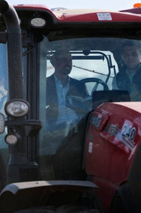 Britain s Prince William on a visit examining the role of regenerative farming in climate resilience, in Hereford Britain s Prince William sits in a farming vehicle with Harry Davies, the incoming tenant of the Duchy of Cornwall s first regenerative Farm Business Tenancy, during a visit to examine the role of regenerative farming in climate resilience, in Hereford, Britain, October 1, 2026., Credit:Mathieu Willcocks PA ROTA - B68 Avalon UNITED KINGDOM, Hereford  Copyright: xMathieuxWillcocksx xPAxROTAx-xB68x xAvalonx 1139840952