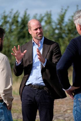 Britain s Prince William on a visit examining the role of regenerative farming in climate resilience, in Hereford Britain s Prince William speaks with Regenified s Josh Fontenot and John Gregson, as he visits Harry Davies (not pictured), the incoming tenant of the Duchy of Cornwall s first regenerative Farm Business Tenancy, during a visit to examine the role of regenerative farming in climate resilience in Hereford, Britain, October 1, 2026., Credit:Mathieu Willcocks PA ROTA - B68 Avalon UNITED KINGDOM, Hereford  Copyright: xMathieuxWillcocksx xPAxROTAx-xB68x xAvalonx 1139840979