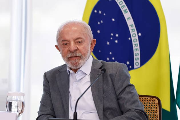 BRASiLIA, DF - 01.10.2026: GRANTING OF THE REI PELÃ TRAINING CENTER T - President Lula at the signing of the onerous transfer of the Rei PelÃ Training Center, this Thursday (10 1) at the Planalto Palace. x3023088x  JoaoxPedroxCarvalho