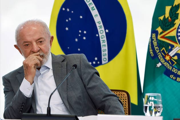 BRASiLIA, DF - 01.10.2026: GRANTING OF THE REI PELÃ TRAINING CENTER T - President Lula at the signing of the onerous transfer of the Rei PelÃ Training Center, this Thursday (10 1) at the Planalto Palace. x3023090x  JoaoxPedroxCarvalho
