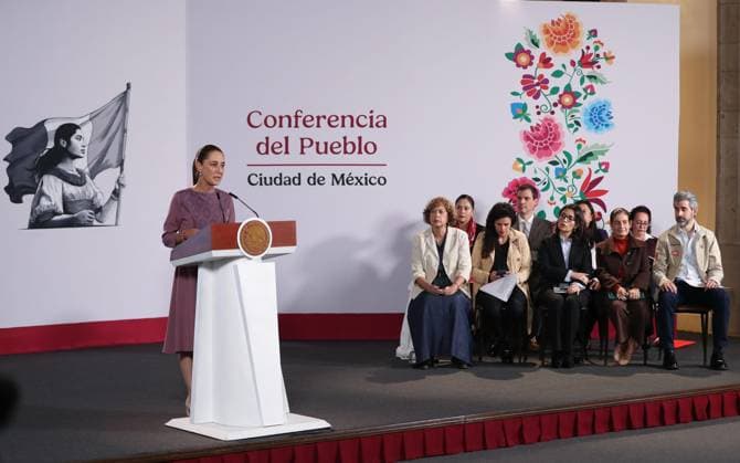 October 1, 2026: TO-45304- CIUDAD DE MEXICO,2026& x2013;10-01. President Claudia Sheinbaum Pardo leads her morning press conference at the National Palace, marking two years in office. Legal Advisor Luisa Maria Alcalde denies that proposed reforms to the Penal Code and Industrial Property Law restrict freedom of expression, while Rosaura Ruiz presents the Second Report for the Ministry of Science, Humanities, Technology and Innovation. Clasos.com.mx - ZUMAcs4_ 20261001_faa_cs4_002 Copyright: xLuisxMarinx