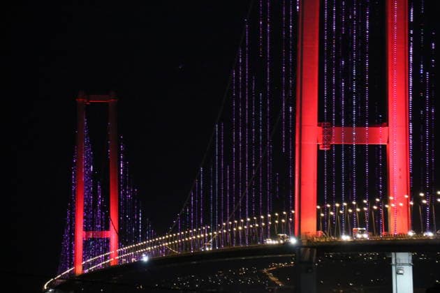 Osmangazi Bridge illuminated in pink for Breast Cancer Awareness Month in Kocaeli KOCAELI, TURKIYE - OCTOBER 1: The Osmangazi Bridge, connecting Kocaeli and Yalova across the Gulf of Izmit, is illuminated in pink lights to mark Breast Cancer Awareness Month, observed annually from October 1 to 31 to raise awareness for early diagnosis, in Kocaeli, Turkiye on October 1, 2026. Makbule Beyza Gunbey Anadolu Kocaeli Turkey. Editorial use only. Please get in touch for any other usage.  Copyright: x2026xAnadoluxMakbulexBeyzaxGunbeyx