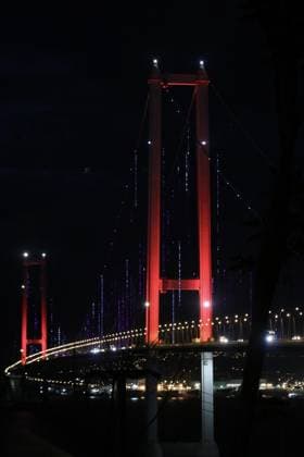 Osmangazi Bridge illuminated in pink for Breast Cancer Awareness Month in Kocaeli KOCAELI, TURKIYE - OCTOBER 1: The Osmangazi Bridge, connecting Kocaeli and Yalova across the Gulf of Izmit, is illuminated in pink lights to mark Breast Cancer Awareness Month, observed annually from October 1 to 31 to raise awareness for early diagnosis, in Kocaeli, Turkiye on October 1, 2026. Makbule Beyza Gunbey Anadolu Kocaeli Turkey. Editorial use only. Please get in touch for any other usage.  Copyright: x2026xAnadoluxMakbulexBeyzaxGunbeyx
