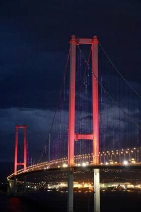 Osmangazi Bridge illuminated in pink for Breast Cancer Awareness Month in Kocaeli KOCAELI, TURKIYE - OCTOBER 1: The Osmangazi Bridge, connecting Kocaeli and Yalova across the Gulf of Izmit, is illuminated in pink lights to mark Breast Cancer Awareness Month, observed annually from October 1 to 31 to raise awareness for early diagnosis, in Kocaeli, Turkiye on October 1, 2026. Makbule Beyza Gunbey Anadolu Kocaeli Turkey. Editorial use only. Please get in touch for any other usage.  Copyright: x2026xAnadoluxMakbulexBeyzaxGunbeyx