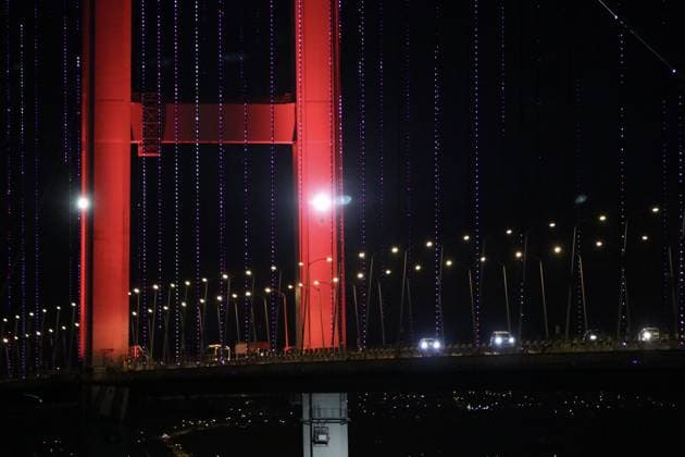 Osmangazi Bridge illuminated in pink for Breast Cancer Awareness Month in Kocaeli KOCAELI, TURKIYE - OCTOBER 1: The Osmangazi Bridge, connecting Kocaeli and Yalova across the Gulf of Izmit, is illuminated in pink lights to mark Breast Cancer Awareness Month, observed annually from October 1 to 31 to raise awareness for early diagnosis, in Kocaeli, Turkiye on October 1, 2026. Makbule Beyza Gunbey Anadolu Kocaeli Turkey. Editorial use only. Please get in touch for any other usage.  Copyright: x2026xAnadoluxMakbulexBeyzaxGunbeyx