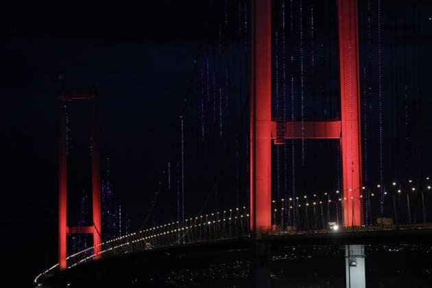 Osmangazi Bridge illuminated in pink for Breast Cancer Awareness Month in Kocaeli KOCAELI, TURKIYE - OCTOBER 1: The Osmangazi Bridge, connecting Kocaeli and Yalova across the Gulf of Izmit, is illuminated in pink lights to mark Breast Cancer Awareness Month, observed annually from October 1 to 31 to raise awareness for early diagnosis, in Kocaeli, Turkiye on October 1, 2026. Makbule Beyza Gunbey Anadolu Kocaeli Turkey. Editorial use only. Please get in touch for any other usage.  Copyright: x2026xAnadoluxMakbulexBeyzaxGunbeyx