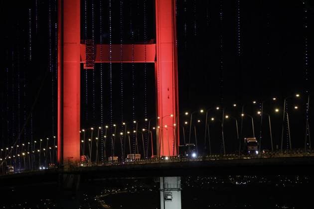 Osmangazi Bridge illuminated in pink for Breast Cancer Awareness Month in Kocaeli KOCAELI, TURKIYE - OCTOBER 1: The Osmangazi Bridge, connecting Kocaeli and Yalova across the Gulf of Izmit, is illuminated in pink lights to mark Breast Cancer Awareness Month, observed annually from October 1 to 31 to raise awareness for early diagnosis, in Kocaeli, Turkiye on October 1, 2026. Makbule Beyza Gunbey Anadolu Kocaeli Turkey. Editorial use only. Please get in touch for any other usage.  Copyright: x2026xAnadoluxMakbulexBeyzaxGunbeyx