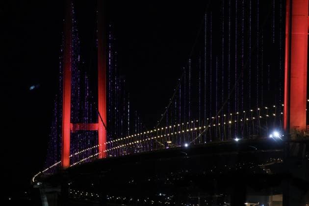 Osmangazi Bridge illuminated in pink for Breast Cancer Awareness Month in Kocaeli KOCAELI, TURKIYE - OCTOBER 1: The Osmangazi Bridge, connecting Kocaeli and Yalova across the Gulf of Izmit, is illuminated in pink lights to mark Breast Cancer Awareness Month, observed annually from October 1 to 31 to raise awareness for early diagnosis, in Kocaeli, Turkiye on October 1, 2026. Makbule Beyza Gunbey Anadolu Kocaeli Turkey. Editorial use only. Please get in touch for any other usage.  Copyright: x2026xAnadoluxMakbulexBeyzaxGunbeyx