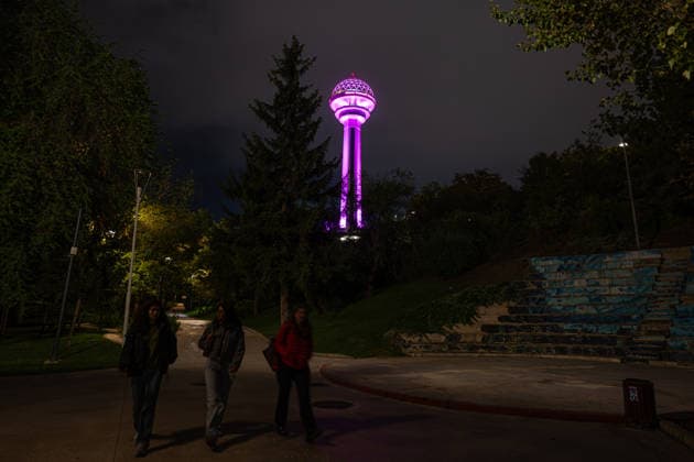Ankara s Atakule Tower illuminated in purple for Breast Cancer Awareness Month ANKARA, TURKIYE - OCTOBER 1: Ankara s landmark Atakule Tower is illuminated in purple lights to raise awareness for Breast Cancer Awareness Month, organized annually from October 1 to 31 led by the Turkish General Directorate of Public Health, in Ankara, Turkiye on October 1, 2026. Akin Celiktas Anadolu Ankara Turkey. Editorial use only. Please get in touch for any other usage. Copyright: x2026xAnadoluxAkinxCeliktasx