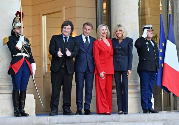 Emmanuel Macron - Javier Milei meeting in Paris PARIS, FRANCE - OCTOBER 1: (L to R) Argentine President Javier Milei, French President Emmanuel Macron, General Secretary of the Presidency of Argentina and sister of Argentina s President Karina Milei and French First Lady Brigitte Macron pose for a photo ahead of their meeting at the Elysee Palace in Paris, France on October 1, 2026. Mustafa Yalcin Anadolu Paris France. Editorial use only. Please get in touch for any other usage. Copyright: x2026xAnadoluxMustafaxYalcinx