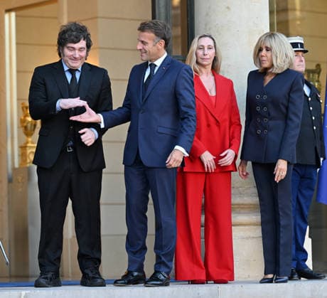 Emmanuel Macron - Javier Milei meeting in Paris PARIS, FRANCE - OCTOBER 1: (L to R) Argentine President Javier Milei, French President Emmanuel Macron, General Secretary of the Presidency of Argentina and sister of Argentina s President Karina Milei and French First Lady Brigitte Macron pose for a photo ahead of their meeting at the Elysee Palace in Paris, France on October 1, 2026. Mustafa Yalcin Anadolu Paris France. Editorial use only. Please get in touch for any other usage. Copyright: x2026xAnadoluxMustafaxYalcinx
