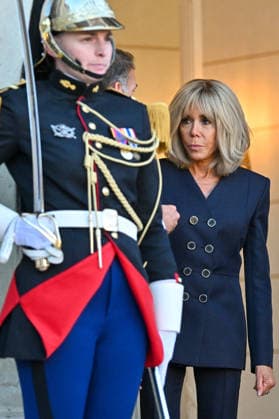 The French president and his wife, First Lady Brigitte Macron, welcome the Argentine president and the secretary general of the Argentine presidency—who is also the president’s sister—to the Élysée Palace in Paris, France, on October 1, 2026. Christian Liewig Bestimage French President and wife Brigitte Macron greet the Argentine President and the General Secretary of the Argentine Presidency—who is also the President’s sister—ahead of their meeting at the Élysée Palace on October 1, 2026, in Paris, France. Paris, France Copyright: xChristianxLiewigx xBestimagexChristianxLiewigx xBestimagex