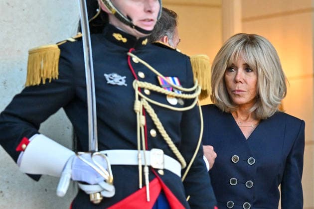 The French president and his wife, First Lady Brigitte Macron, welcome the Argentine president and the secretary general of the Argentine presidency—who is also the president’s sister—to the Élysée Palace in Paris, France, on October 1, 2026. Christian Liewig Bestimage French President and wife Brigitte Macron greet the Argentine President and the General Secretary of the Argentine Presidency—who is also the President’s sister—ahead of their meeting at the Élysée Palace on October 1, 2026, in Paris, France. Paris, France Copyright: xChristianxLiewigx xBestimagexChristianxLiewigx xBestimagex