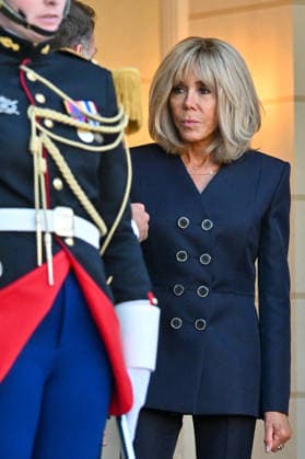 The French president and his wife, First Lady Brigitte Macron, welcome the Argentine president and the secretary general of the Argentine presidency—who is also the president’s sister—to the Élysée Palace in Paris, France, on October 1, 2026. Christian Liewig Bestimage French President and wife Brigitte Macron greet the Argentine President and the General Secretary of the Argentine Presidency—who is also the President’s sister—ahead of their meeting at the Élysée Palace on October 1, 2026, in Paris, France. Paris, France  Copyright: xChristianxLiewigx xBestimagexChristianxLiewigx xBestimagex