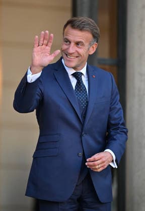 Emmanuel Macron - Javier Milei meeting in Paris PARIS, FRANCE - OCTOBER 1: French President Emmanuel Macron awaits Argentine President Javier Milei (not seen) at the Elysee Palace in Paris, France on October 1, 2026. Mustafa Yalcin Anadolu Paris France. Editorial use only. Please get in touch for any other usage. Copyright: x2026xAnadoluxMustafaxYalcinx