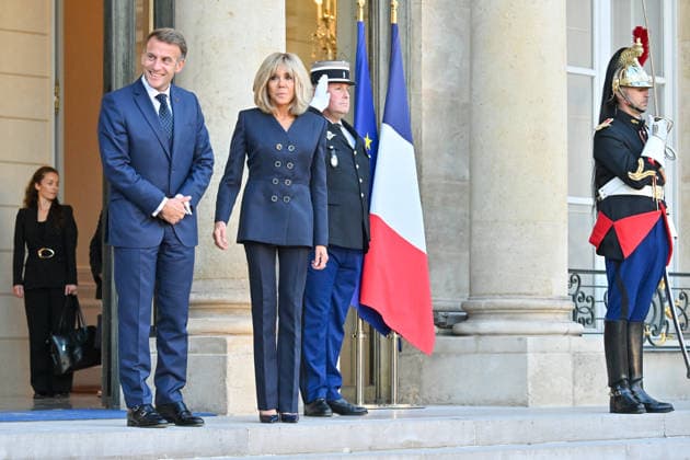 French President Emmanuel Macron and his wife, First Lady Brigitte Macron, welcome the Argentine president and the secretary general of the Argentine presidency—who is also the president’s sister—to the Élysée Palace in Paris, France, on October 1, 2026. Christian Liewig Bestimage French President Emmanuel Macron and his wife, Brigitte Macron, greet the Argentine President and the General Secretary of the Argentine Presidency—who is also the President’s sister—ahead of their meeting at the Élysée Palace on October 1, 2026, in Paris, France. Paris, France  Copyright: xChristianxLiewigx xBestimagexChristianxLiewigx xBestimagex