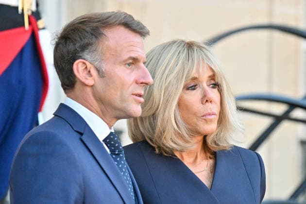 French President Emmanuel Macron and his wife, First Lady Brigitte Macron, welcome the Argentine president and the secretary general of the Argentine presidency—who is also the president’s sister—to the Élysée Palace in Paris, France, on October 1, 2026. Christian Liewig Bestimage French President Emmanuel Macron and his wife, Brigitte Macron, greet the Argentine President and the General Secretary of the Argentine Presidency—who is also the President’s sister—ahead of their meeting at the Élysée Palace on October 1, 2026, in Paris, France. Paris, France  Copyright: xChristianxLiewigx xBestimagexChristianxLiewigx xBestimagex