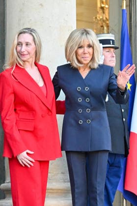 The French president and his wife, First Lady Brigitte Macron, welcome the Argentine president and the secretary general of the Argentine presidency—who is also the president’s sister—Karina Milei, to the Élysée Palace in Paris, France, on October 1, 2026. Christian Liewig Bestimage. French President and his wife, Brigitte Macron, greet the Argentine President and the General Secretary of the Argentine Presidency—and the president’s sister—Karina Milei ahead of their meeting at the Élysée Palace on October 1, 2026, in Paris, France. Paris, France  Copyright: xChristianxLiewigx xBestimagexChristianxLiewigx xBestimagex