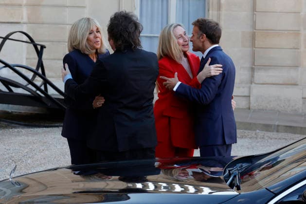 Javier Milei received at Elysee Palace - Paris France’s President Emmanuel Macron and his wife Brigitte is seen here receiving Argentina’s President Javier Milei and his sister Karina in Elysee Palace in Paris, France on October 1st, 2026. Photo by Henri Szwarc ABACAPRESS.COM Paris France  Copyright: xSzwarcxHenri ABACAx