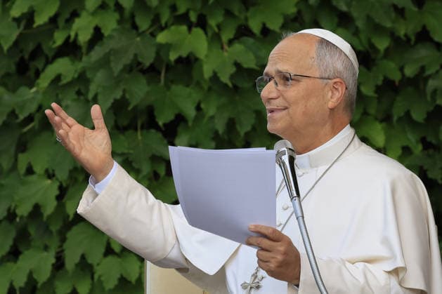 Pope Leo XIV recites the Rosary for Peace with children VATICAN CITY, VATICAN - OCTOBER 01: (----EDITORIAL USE ONLY - MANDATORY CREDIT - RICCARDO DE LUCA POOL HANDOUT - NO MARKETING NO ADVERTISING CAMPAIGNS - DISTRIBUTED AS A SERVICE TO CLIENTS----) Pope Leo XIV recites the Rosary for Peace at the Lourdes Grotto in the Vatican Gardens, at the Vatican, October 01, 2026. Between 700 and 1,000 children from schools and parishes in Rome joined the Pontiff for the beginning of the One Million Children Praying the Rosary initiative promoted by the catholic organization Aid to the Church in Need (ACN). Riccardo De Luca POOL Handout Anadolu Vatican City Vatican. Editorial use only. Please get in touch for any other usage. Copyright: x2026xAnadoluxRiccardoxDexLucax xPOOLx xHandoutx
